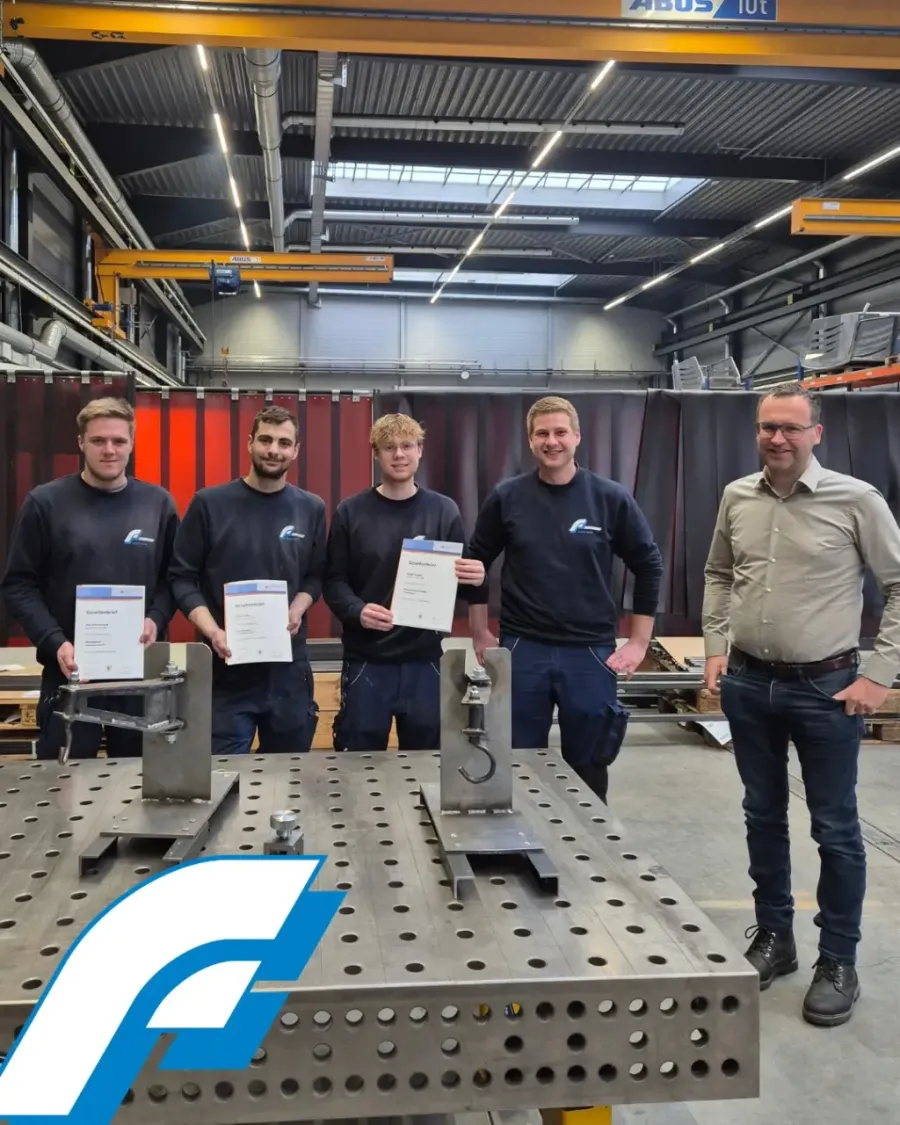 Gesellenbriefe in der Tasche